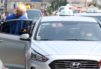 대중교통 마스크 의무 착용 첫날…'배째라 탑승객'에 기사들 한숨