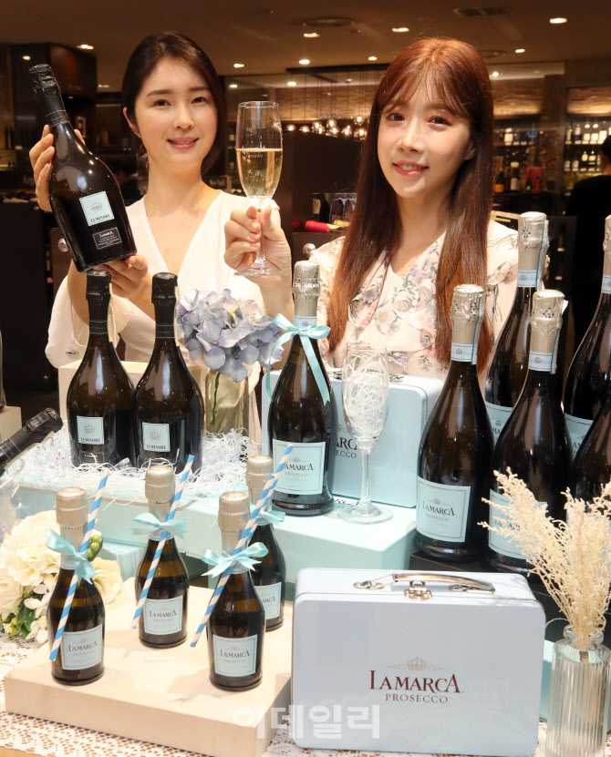 [포토]이태리 최상급 스파클링 와인 '라 마르카 루미노레' 맛보세요!