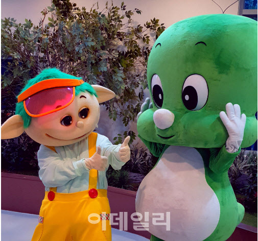 [동네방네]도봉 터줏대감 둘리, EBS 최고참 뚝딱이 만났다