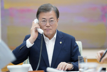트럼프 G7 초청에 文 “기꺼이”…韓 위상 높아졌지만, 中은 어쩌나(종합)