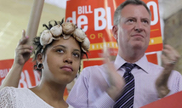 흑인사망 항의시위중 체포된 딸에 뉴욕시장 "자랑스럽다"