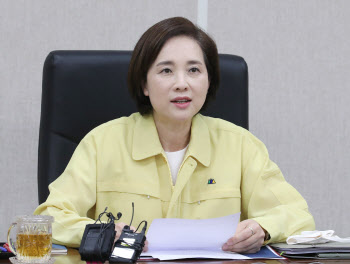유은혜 “오늘까지 학생 77% 등교…방역·교육 둘 다 지원”