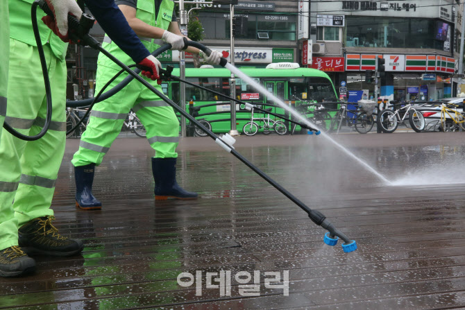 [포토]다중이용시설 물청소