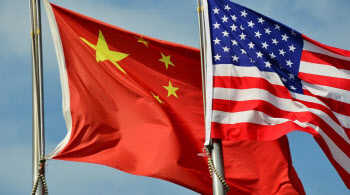 美中 신냉전 이번엔 '공중전'…美 보복 선언에 中 운항허용