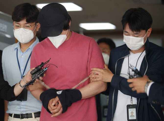 '서울역 묻지마 폭행범' 구속 면하자, 피해자 "덕분에 두렵다"