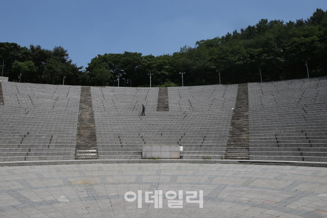 [포토]축제가 연기·취소되면서 고요한 노천극장
