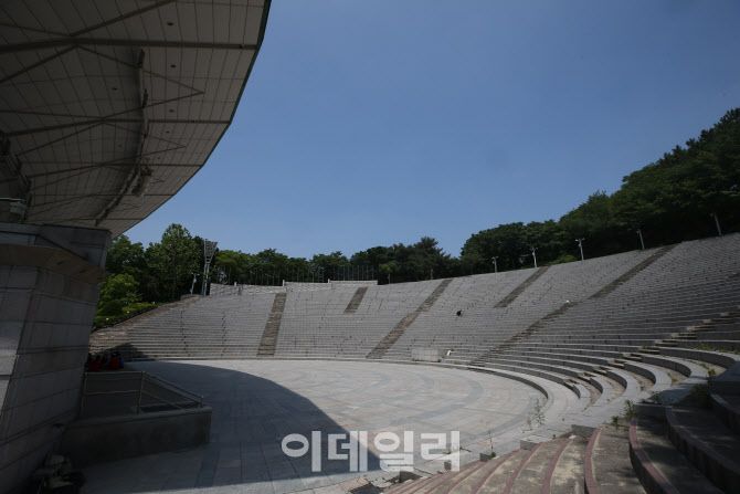 [포토]학생들의 함성이 끊긴 노천극장
