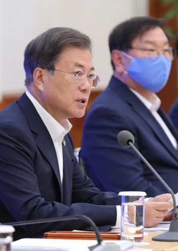 文대통령, 코로나로 ‘집콕’ 아동 증가에 “위기아동 확인제 살펴보라”