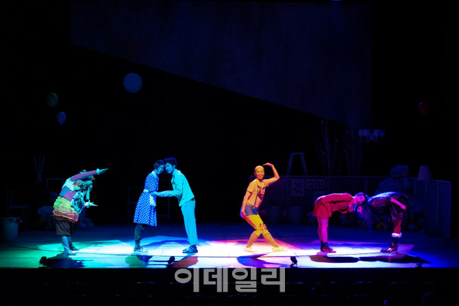 [장병호의 PICK]코로나19 시대, '접촉'의 의미를 묻다