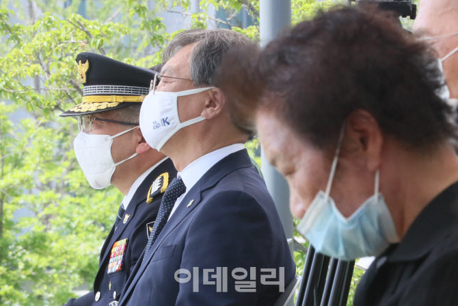 [포토]한열동산에 온 민갑룡 경찰청장