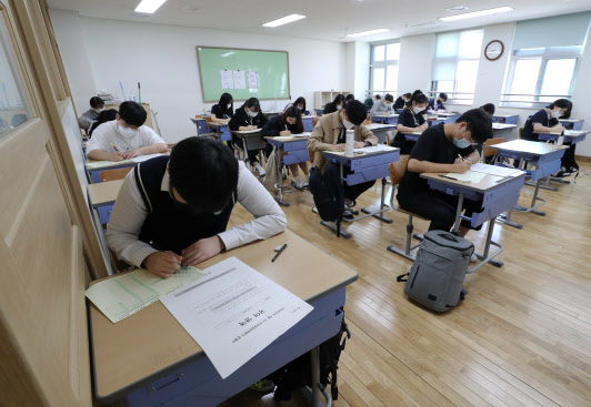 학평이 입증한 코로나發 교육격차…"부진학생 지원대책 마련해야"