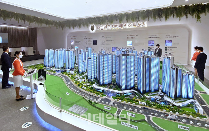 ‘규제 전 막차 타자’ 검암역 로열파크씨티 푸르지오에 청약 8.5만명