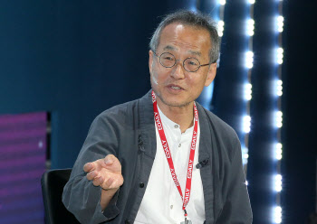 최재천 “모든 남성, 반드시 육아휴직 가야”