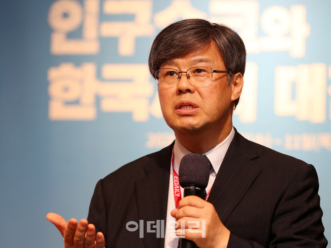 [포토] 강연하는 서동철 중앙대 약학대학 교수