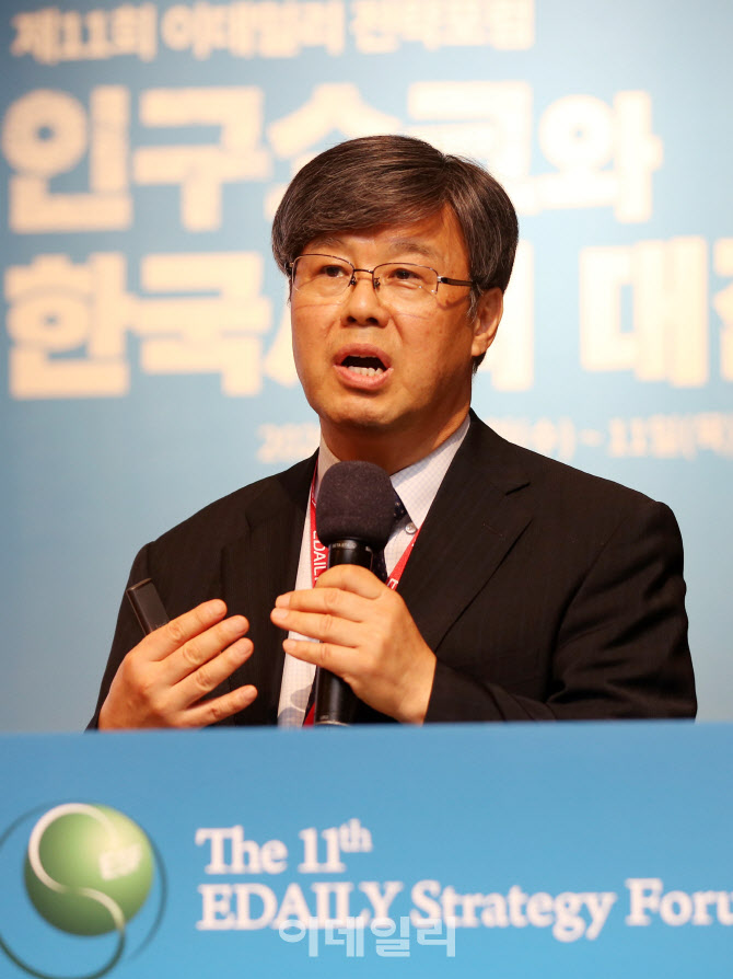 [포토] '인구고령화 제약산업에 황금기회' 강연
