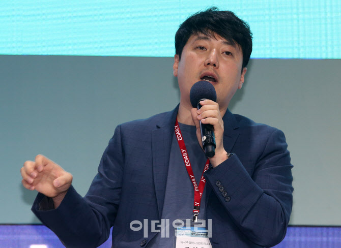 [포토]대담하는 조성우 의식주컴퍼니(런드리고) 대표