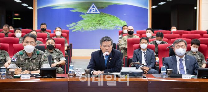 정경두 국방 "밀입국 및 밀입국 가장 적 침투 대비태세 강화" 지시