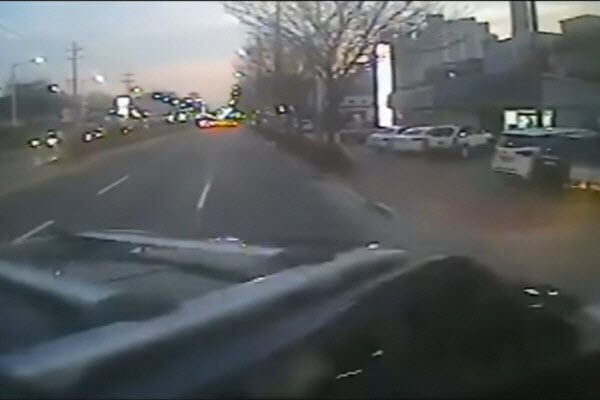 끼어든 車와 시내버스 충돌…버스탑승 여고생 전신마비