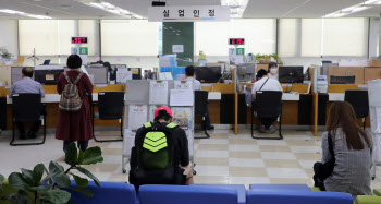 신규실업자 73.5만명 사상최대…100만 일시휴직자 '시한폭탄'