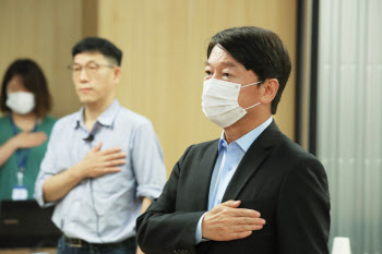 안철수 "서울시 제정신인가...코로나19 대란 도화선 우려"