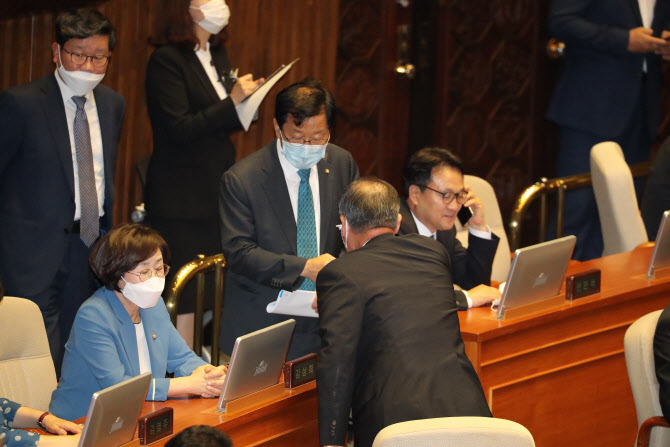 국회 기획재정위원장에 민주당 윤후덕(속보)