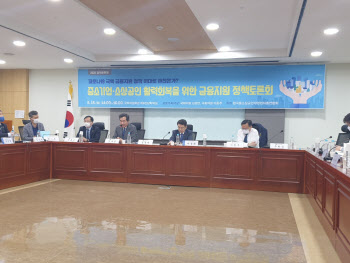 '코로나 대출' 10분 만에 받는 스위스…"한국도 벤치마킹"