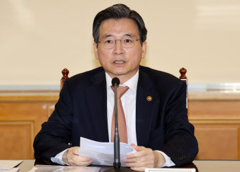 기재차관 "분기 말 시장 변동성 확대 가능성…상황 모니터링"
