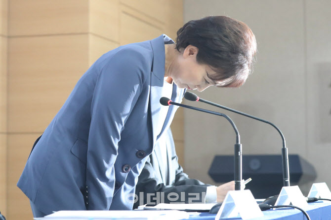 [포토]인사하는 김현미 장관