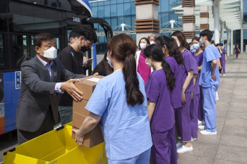 서울의료원, 서울버스가 전통시장 통해 준비한 선물 받아