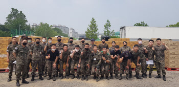 롯데제과, 육군 17사단에 과자 1000상자 전달