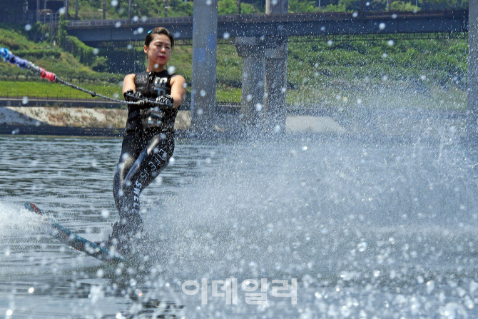 [포토]'무더위 싹 잊게 만드는 여름 스포츠 수상스키'