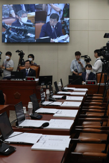 여권 패트 성원 상임위만 13개, 물리력 실감하는 巨與