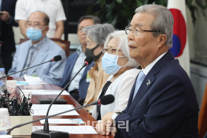 [포토]김종인 위원장,  납북인사가족협의회 간담회에서 발언