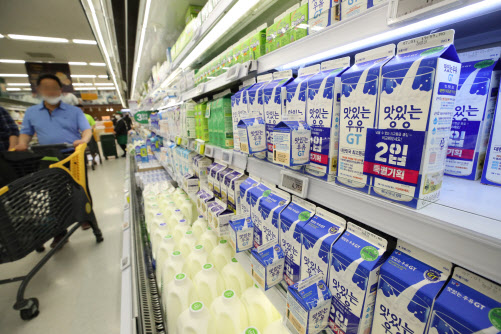 우유값 오르나…낙농가·유업계, 원유 값 줄다리기