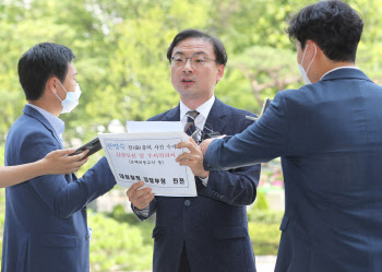 `한명숙 사건` 수사팀 감찰·수사의뢰 건, 대검 감찰부가 맡는다