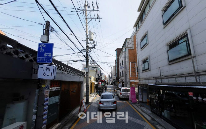 ‘샤로수길’ 상권, 올 들어 처음 매출↑…카페 매출 월 1600만원