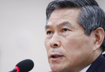 北김영철, 정경두 국방장관에 경고…“실언하면 보류, 재고될 것”(종합)