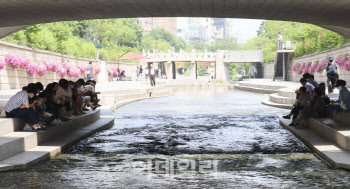 “올여름 역대 다섯 손가락 안에 드는 찜통더위 온다”