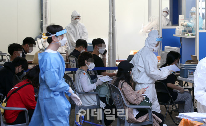 리치웨이·이웃모임 등 추가 확진자 발생 이어져