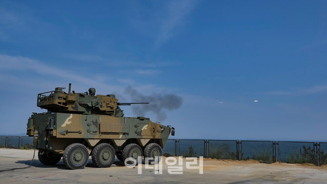 구형 '발칸포' 대체하는 국산 30㎜ 차륜형대공포 양산 시작