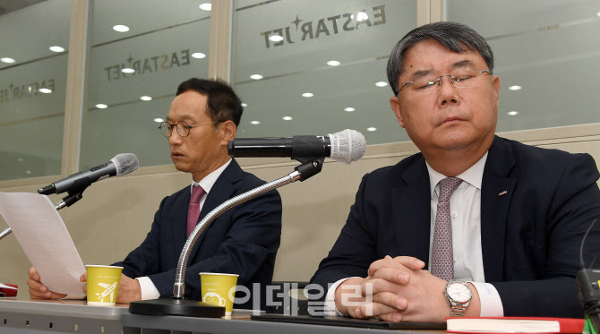 [포토]최종구 대표-김유상 전무, 어두운 표정
