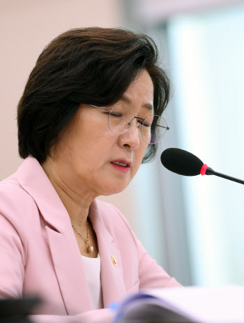 추미애 "아들이 눈물 흘려...더 이상 건드리지 말아달라"