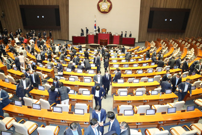 '문만 여는' 7월 임시국회 …與野, 공수처·인청놓고 격돌