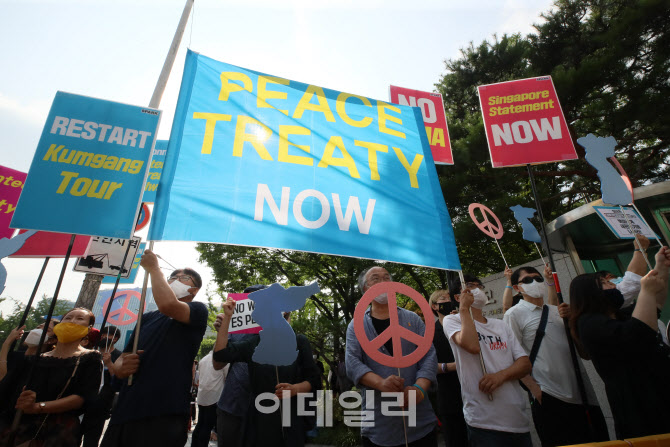 [포토]외교부 앞에서 시위하는 평통사 회원들