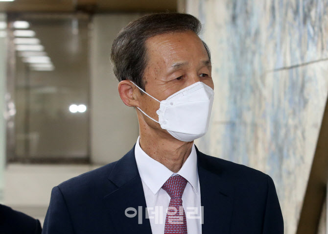 [포토]김장수 전 국가안보실장, 항소심 선고 공판 출석