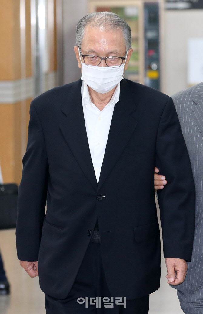 [포토]김기춘 전 대통령 비서실장, 항소심 선고 공판 출석