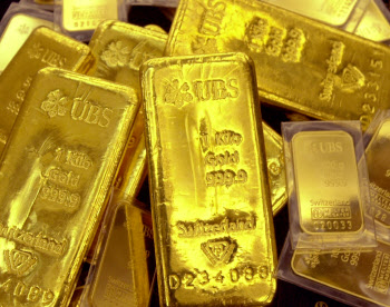 금값 1800달러 돌파…주식·ETF도 덩달아 급등
