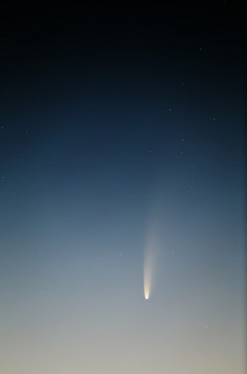 이달 밤하늘서 맨눈으로 '니오와이즈 혜성' 본다