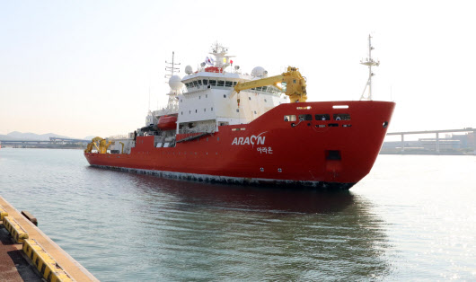 한국 최초 쇄빙연구선 아라온호, 북극 출항 임박