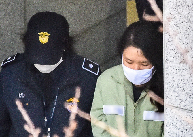 '1심 무기징역' 고유정, 15일 항소심 선고 공판